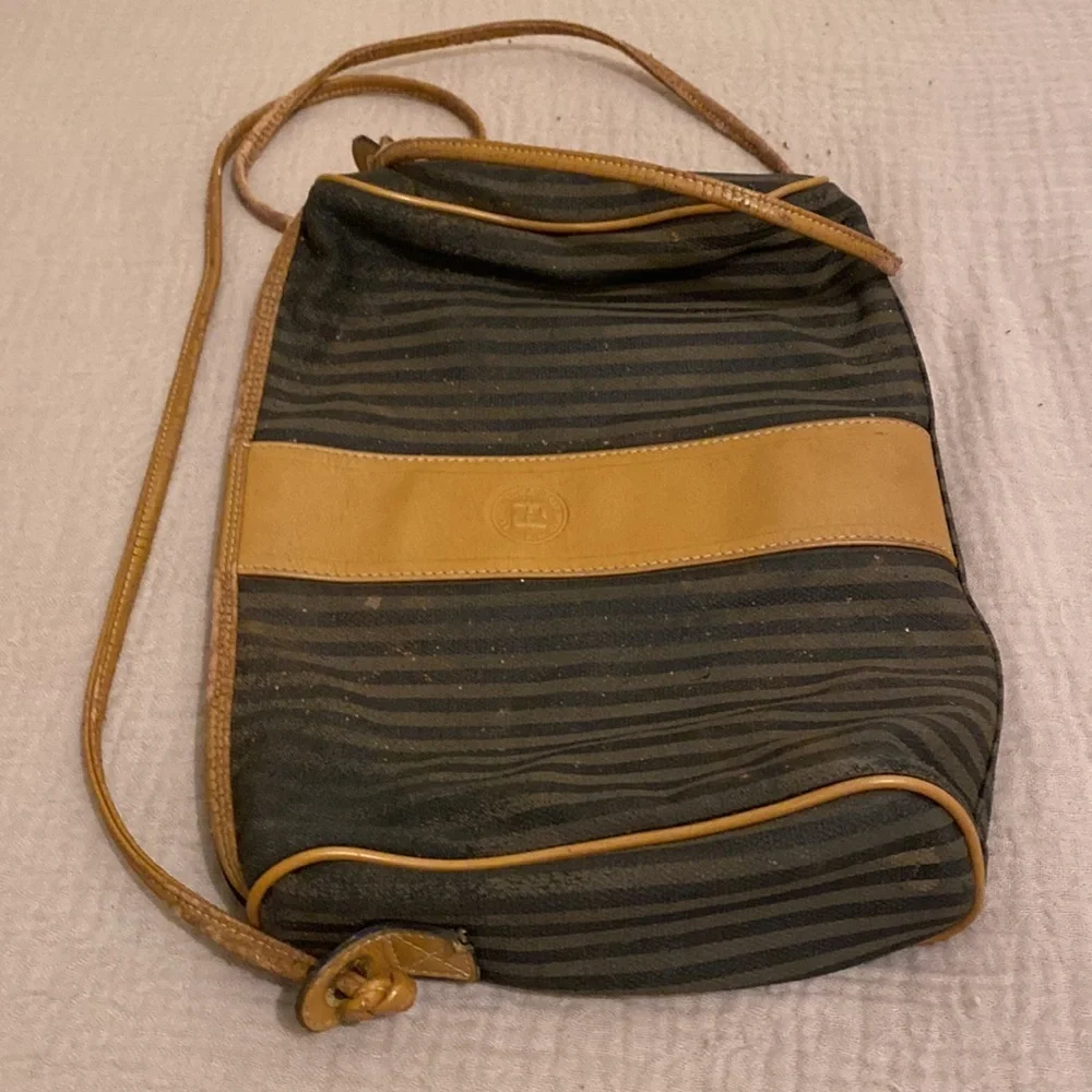FENDI VINTAGE MADE IN ITALY BAG . - Picture 4 of 15